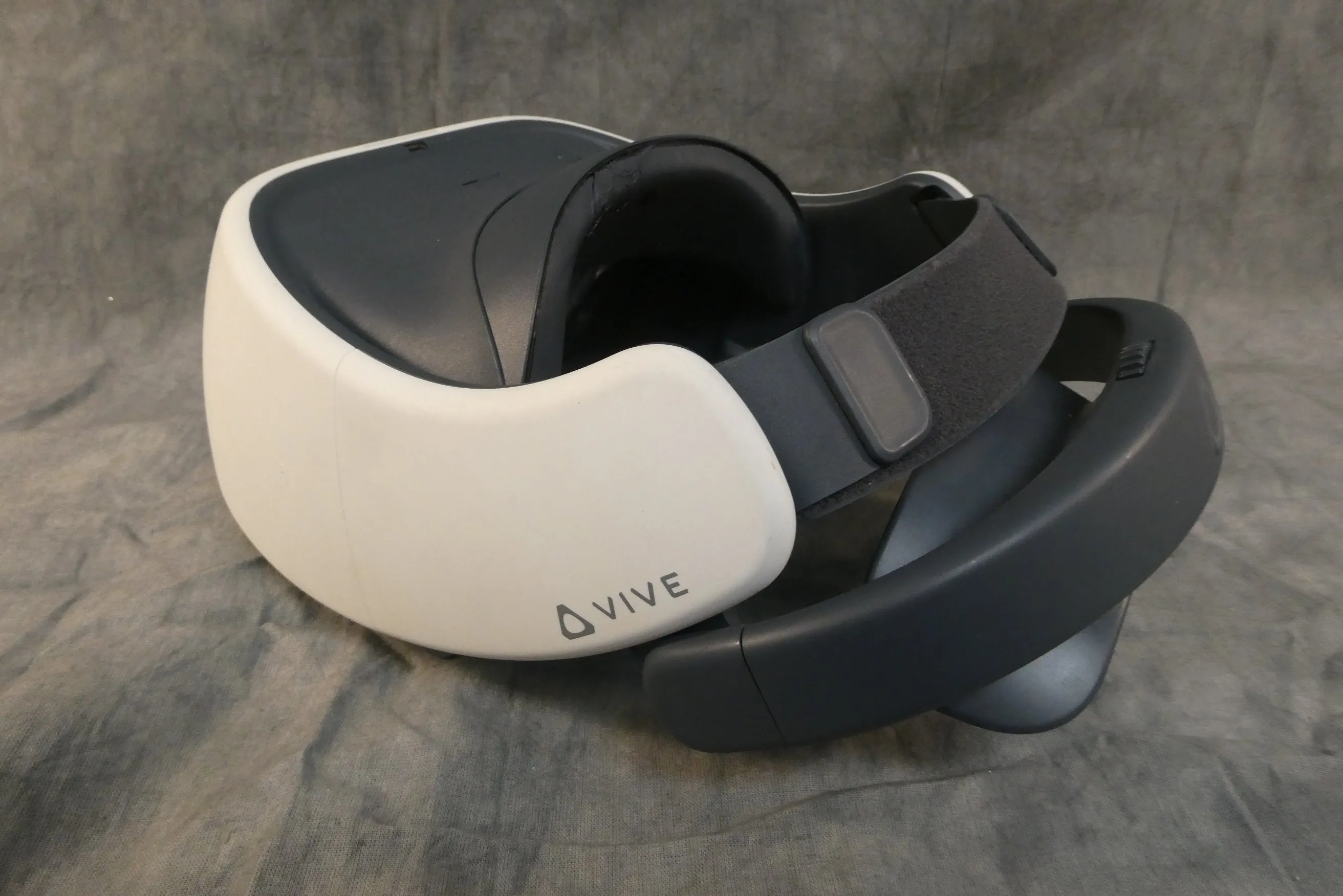 HTC Vive Focus Plus VR Headset Set